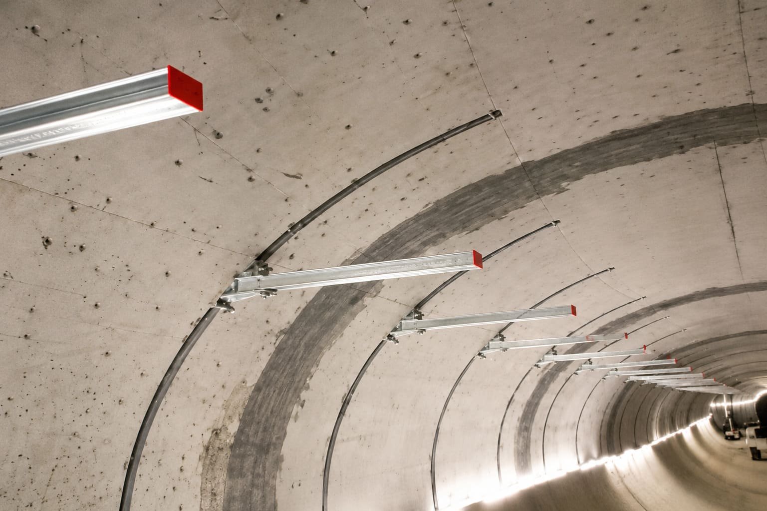 Xiamen Tianma 220kV Substation Utility Tunnel — support system installation